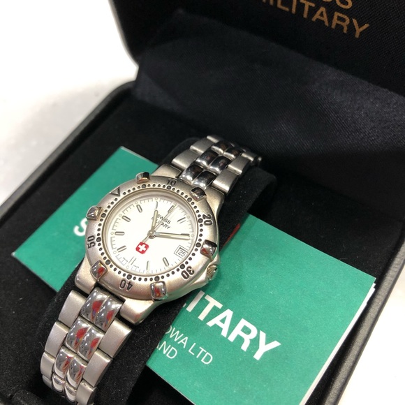 VINTAGE 1995 Swiss Military Ladies watch - Picture 1 of 5